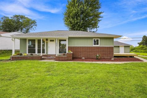 4432 Regal Avenue NE Cedar Rapids IA 52402