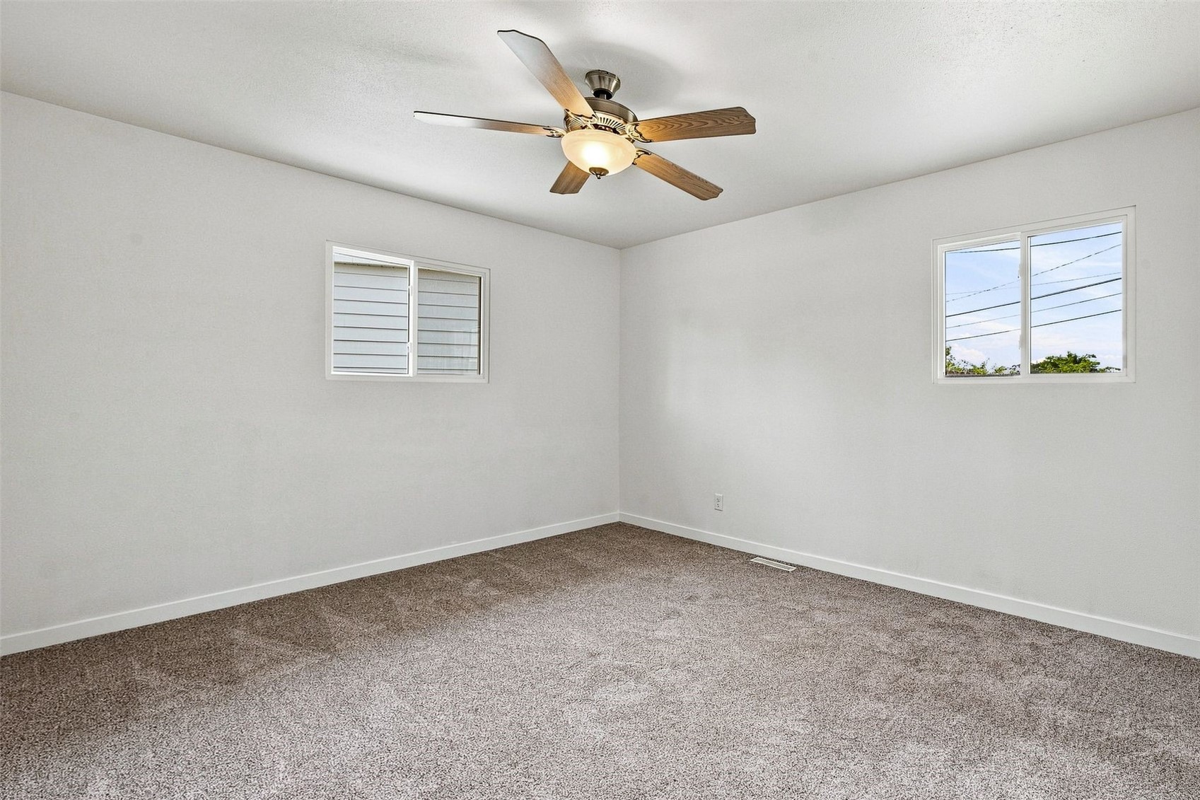 4432 Regal Avenue NE Cedar Rapids IA 52402