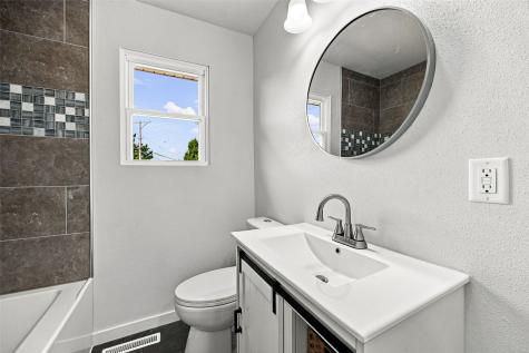 4432 Regal Avenue NE Cedar Rapids IA 52402