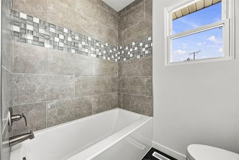 4432 Regal Avenue NE Cedar Rapids IA 52402
