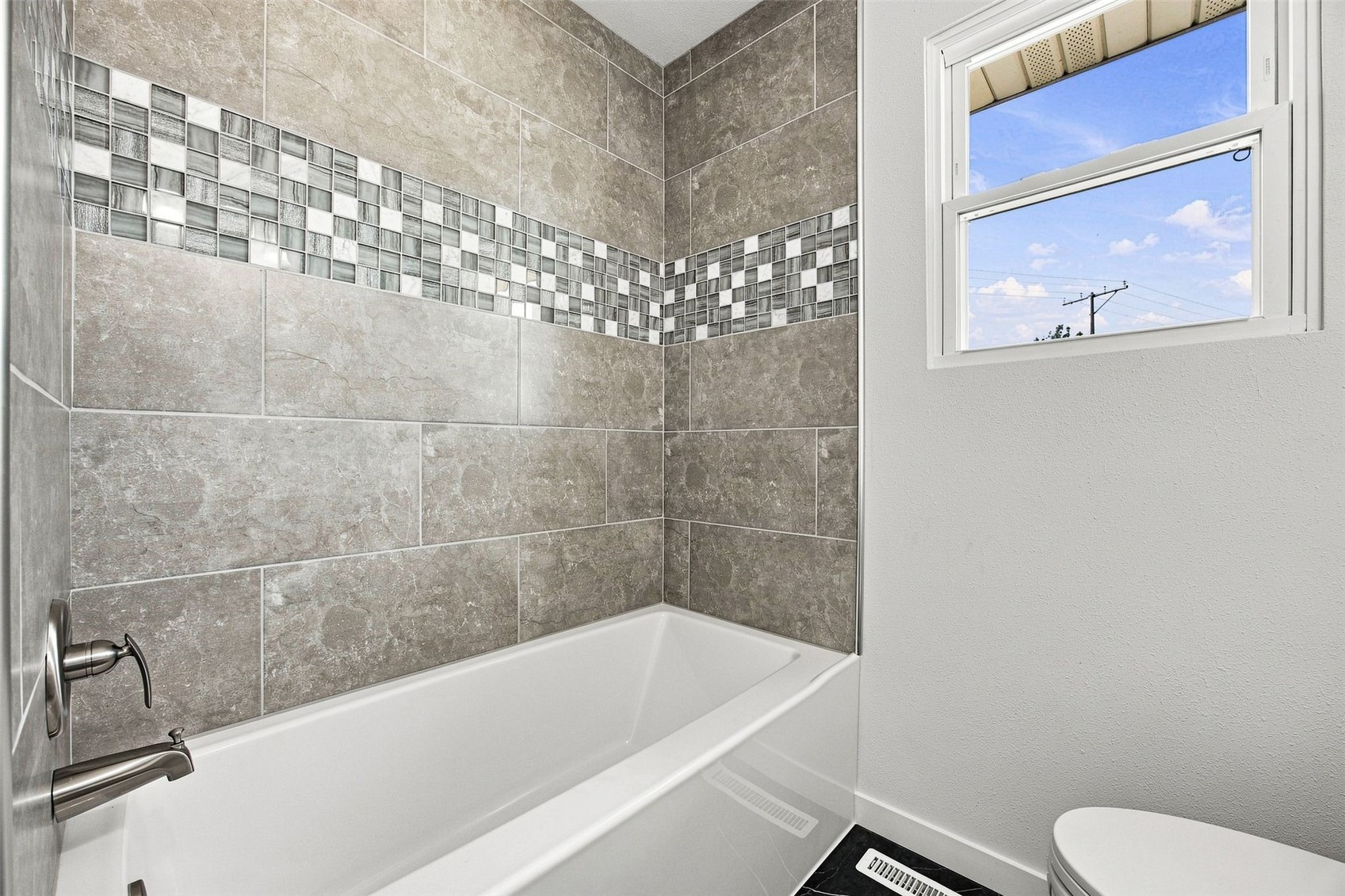 4432 Regal Avenue NE Cedar Rapids IA 52402