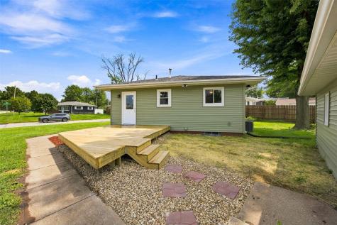 4432 Regal Avenue NE Cedar Rapids IA 52402
