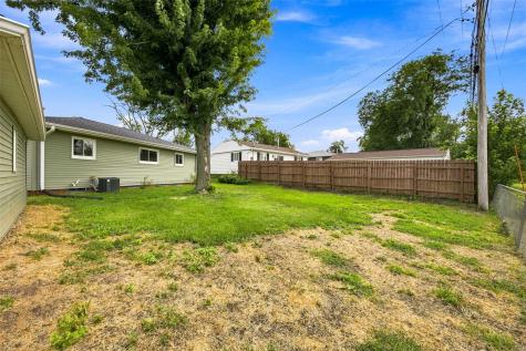 4432 Regal Avenue NE Cedar Rapids IA 52402