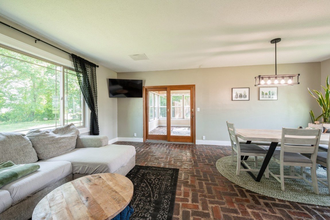 1935 1st Avenue SW Cedar Rapids IA 52405