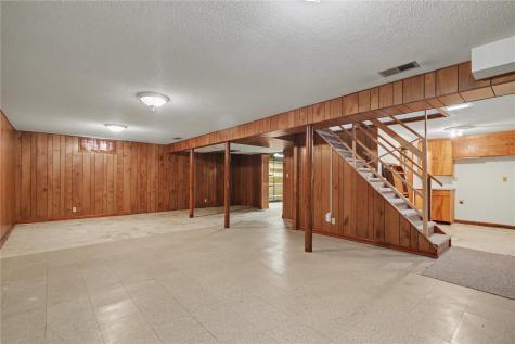 4214 Culver Street NE Cedar Rapids IA 52402