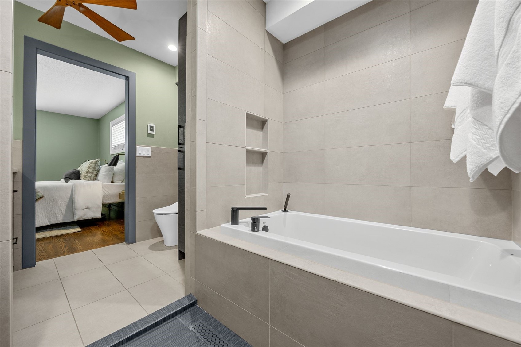 22 Fairview Knoll NE Iowa City IA 52240
