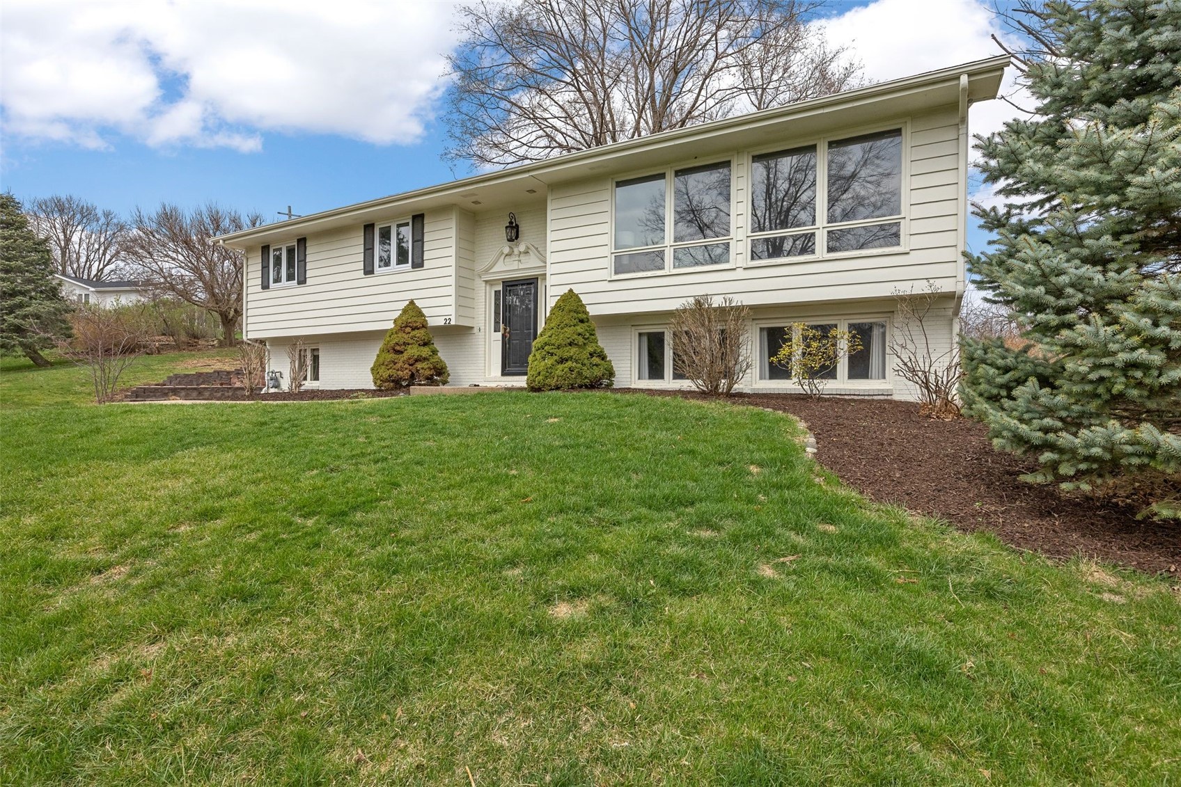 22 Fairview Knoll NE Iowa City IA 52240