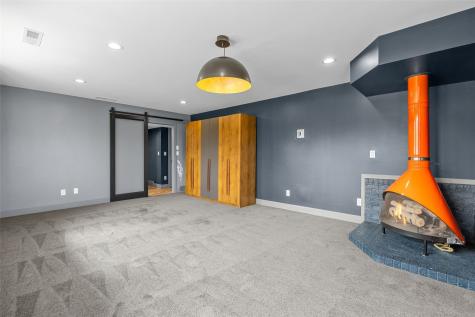 22 Fairview Knoll NE Iowa City IA 52240