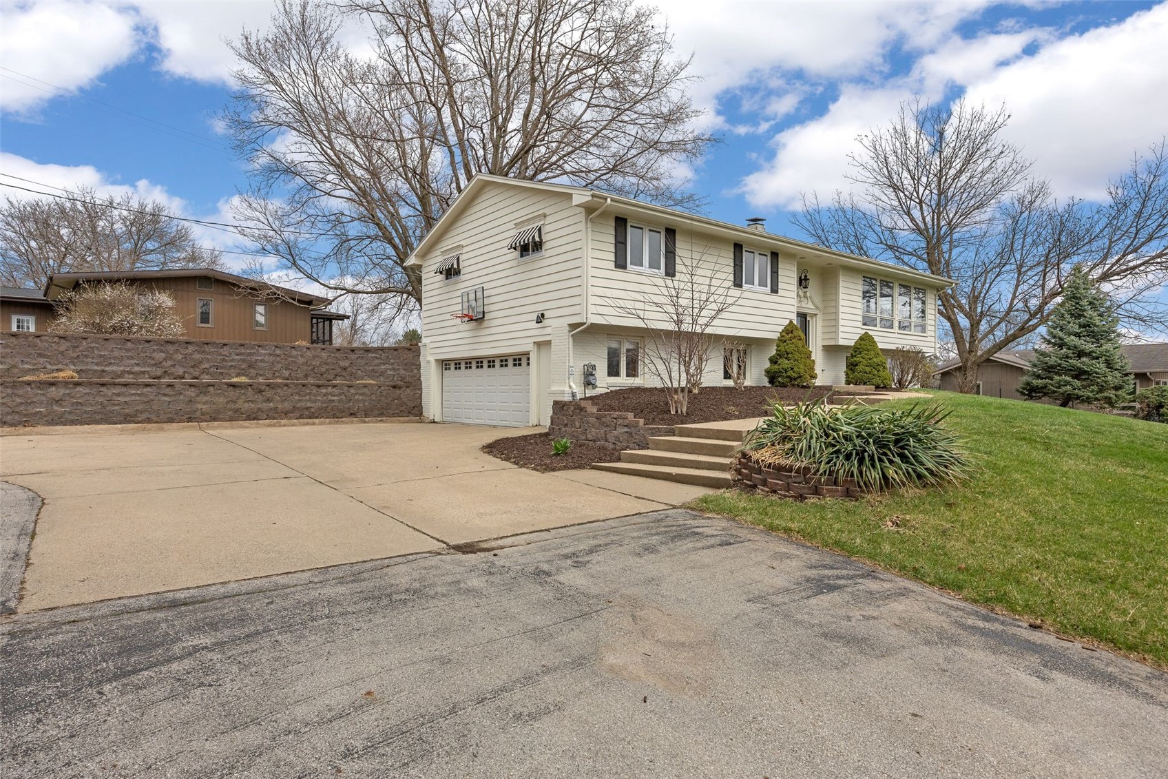 22 Fairview Knoll NE Iowa City IA 52240