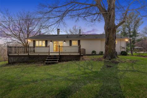 22 Fairview Knoll NE Iowa City IA 52240