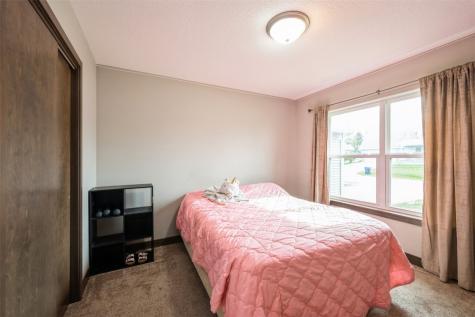 402/404 Root Drive Blairstown IA 52209