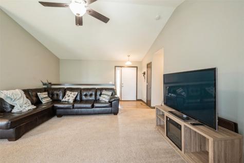 402/404 Root Drive Blairstown IA 52209