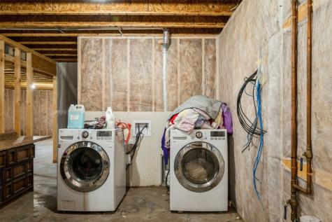 402/404 Root Drive Blairstown IA 52209