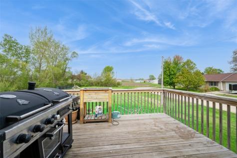 402/404 Root Drive Blairstown IA 52209