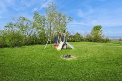 402/404 Root Drive Blairstown IA 52209