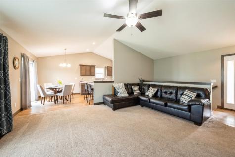 402/404 Root Drive Blairstown IA 52209