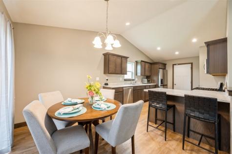 402/404 Root Drive Blairstown IA 52209