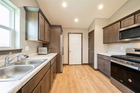 402/404 Root Drive Blairstown IA 52209