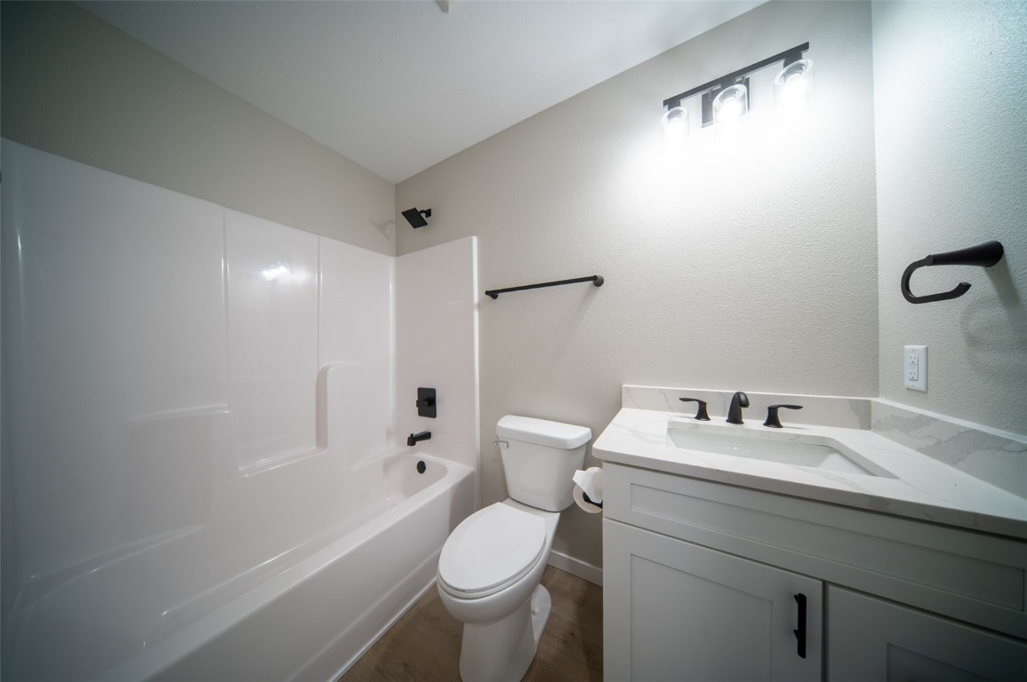 608 Wallgate Avenue Waterloo IA 50701