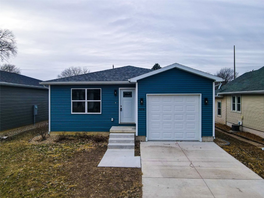 608 Wallgate Avenue Waterloo IA 50701
