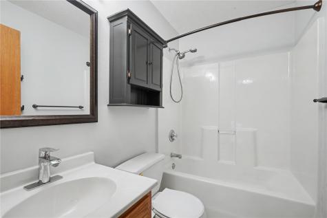 3618 Falcon View Road SW Cedar Rapids IA 52404