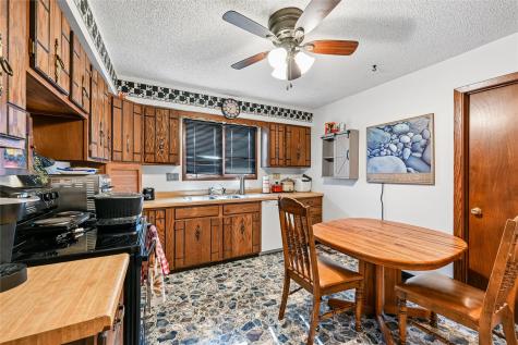 206 Apache Drive Norway IA 52318