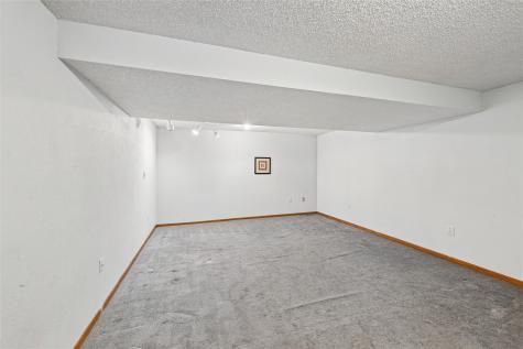 206 Apache Drive Norway IA 52318