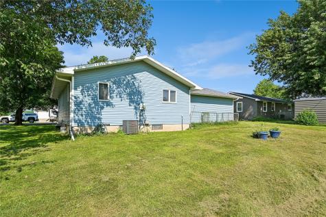 206 Apache Drive Norway IA 52318