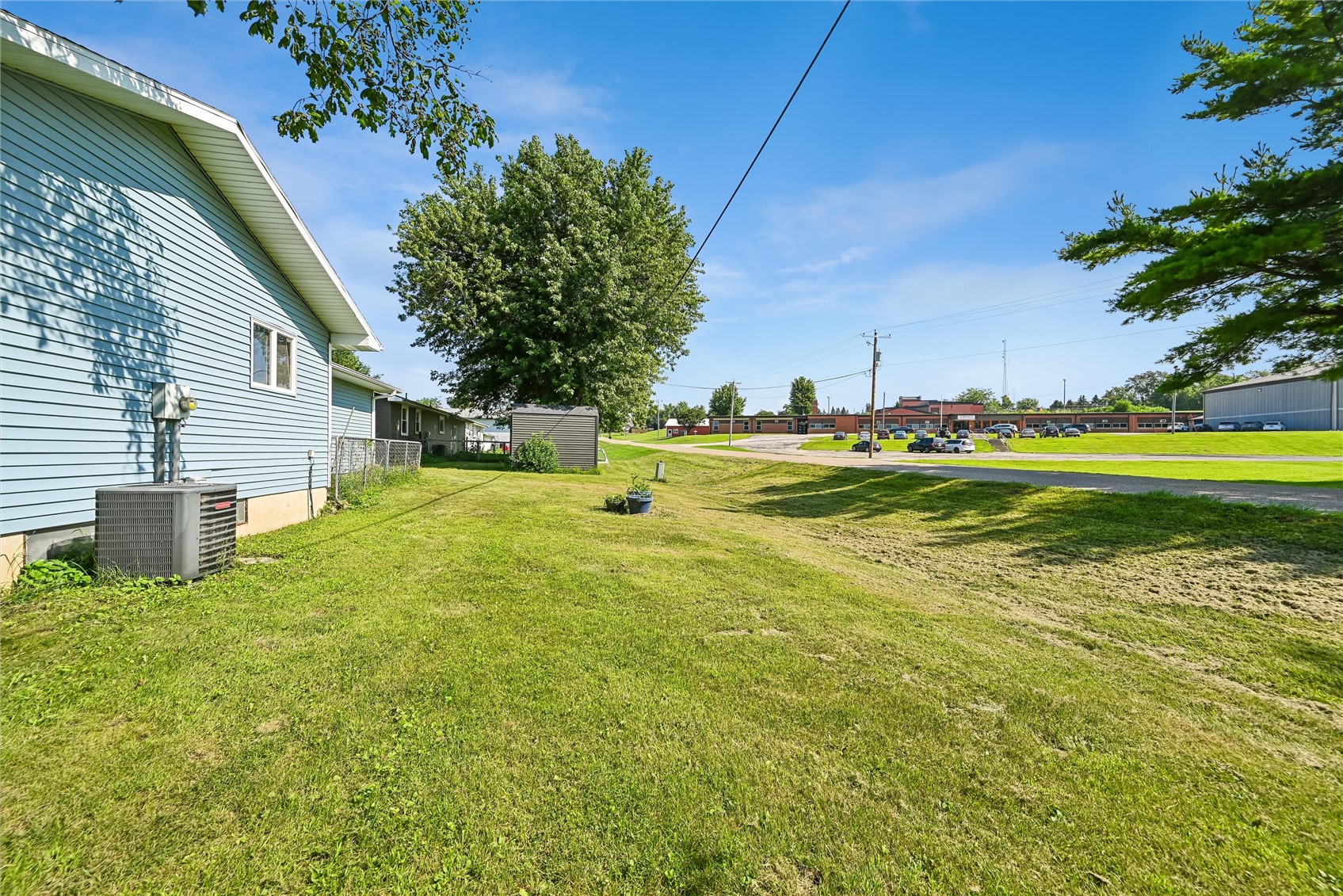 206 Apache Drive Norway IA 52318