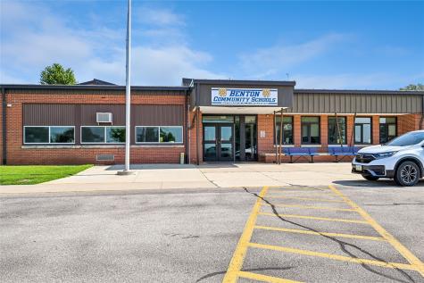 206 Apache Drive Norway IA 52318