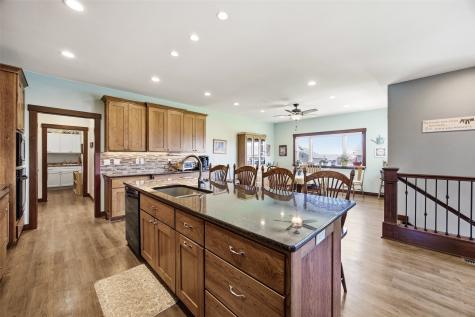 2791 Creekview Trail Palo IA 52324
