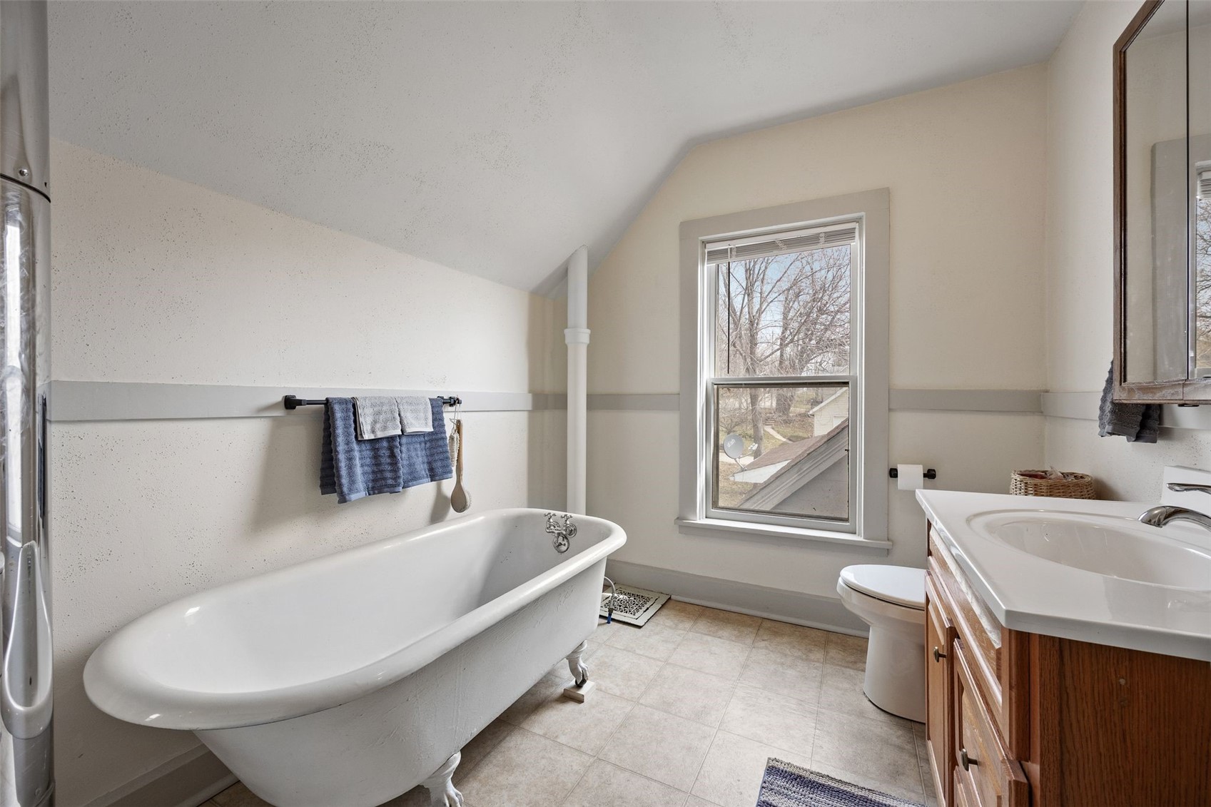 207 N Davis Street Anamosa IA 52205