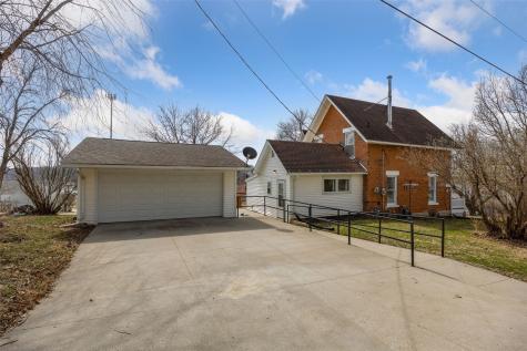 207 N Davis Street Anamosa IA 52205