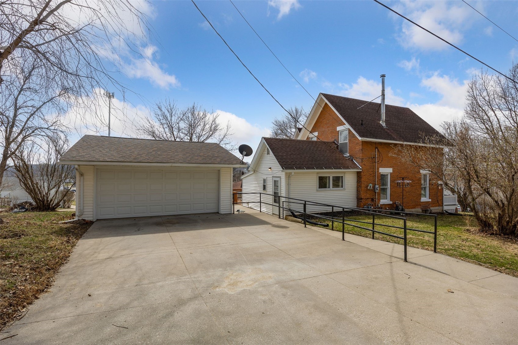 207 N Davis Street Anamosa IA 52205