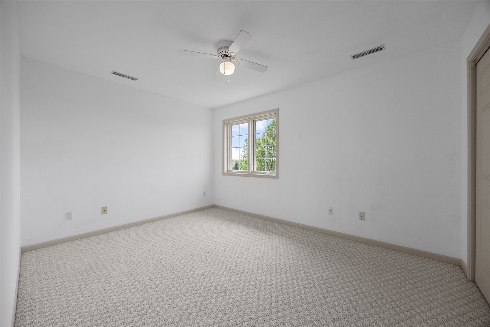 2823 120th Street NE Swisher IA 52338