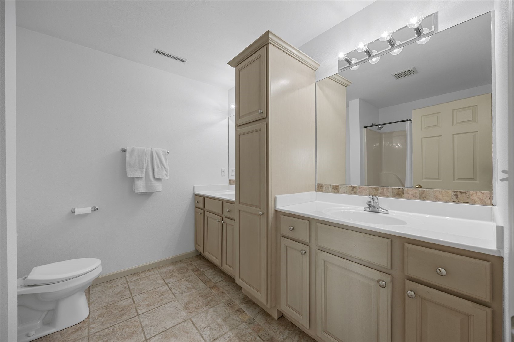 2823 120th Street NE Swisher IA 52338