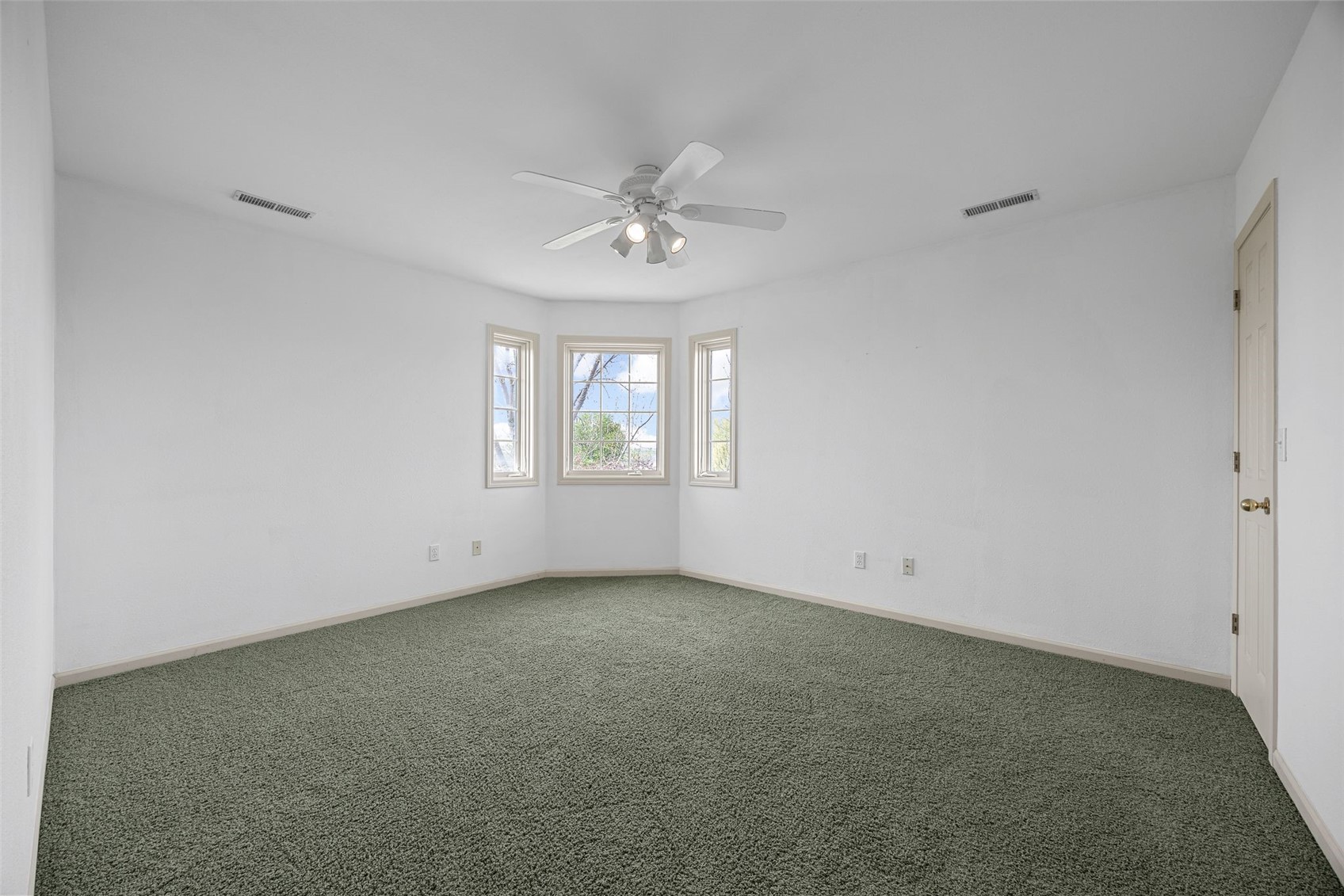 2823 120th Street NE Swisher IA 52338