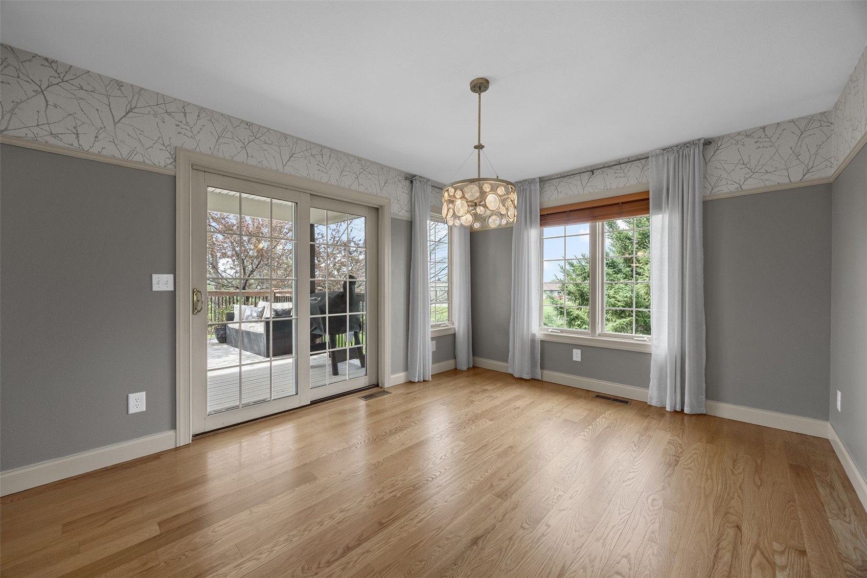 2823 120th Street NE Swisher IA 52338