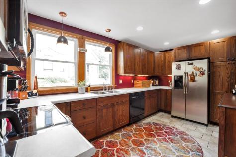 1747 D Avenue NE Cedar Rapids IA 52402