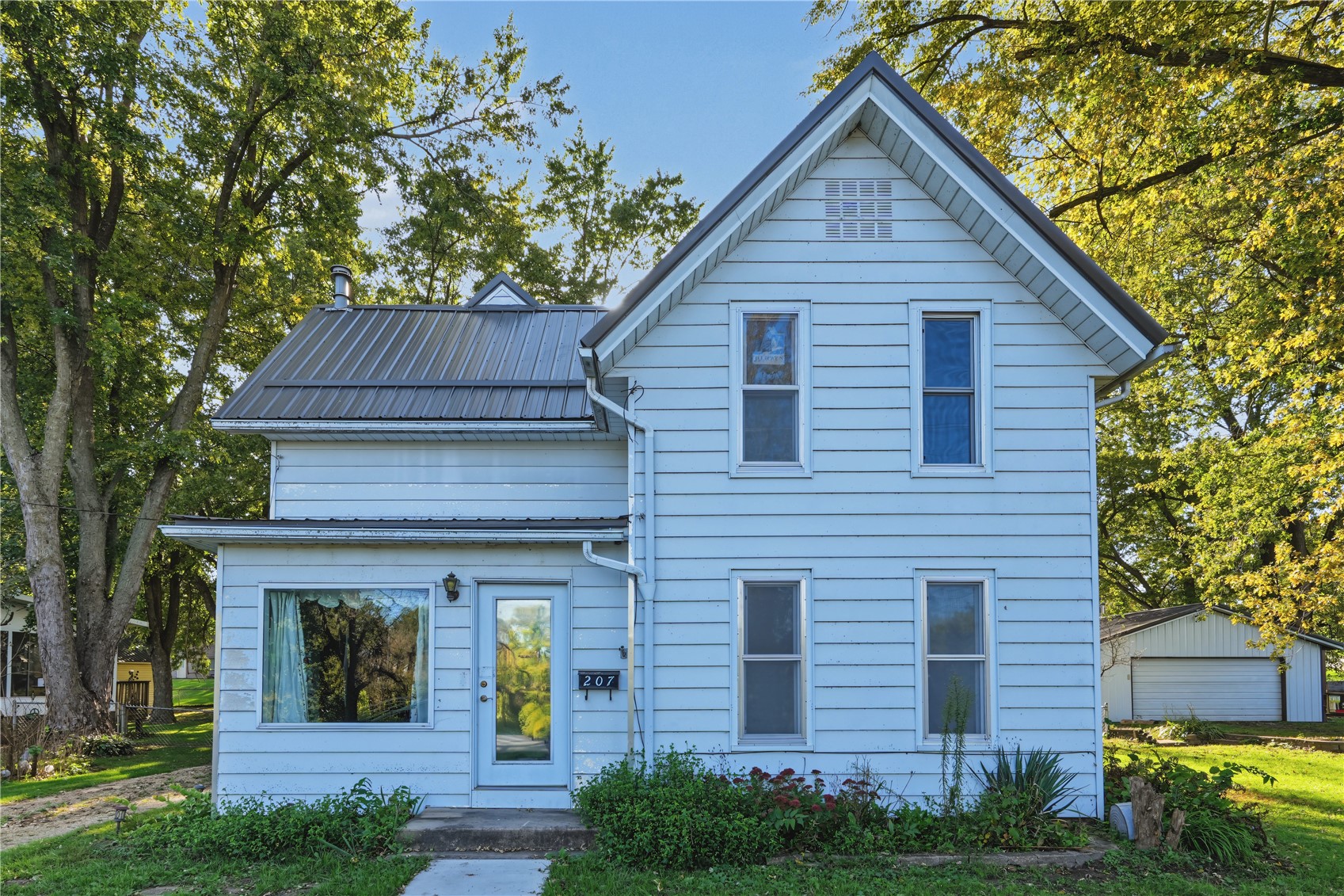207 River Street South Central City IA 52214