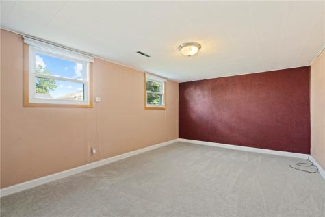 6033 Sharon Lane NW Cedar Rapids IA 52405