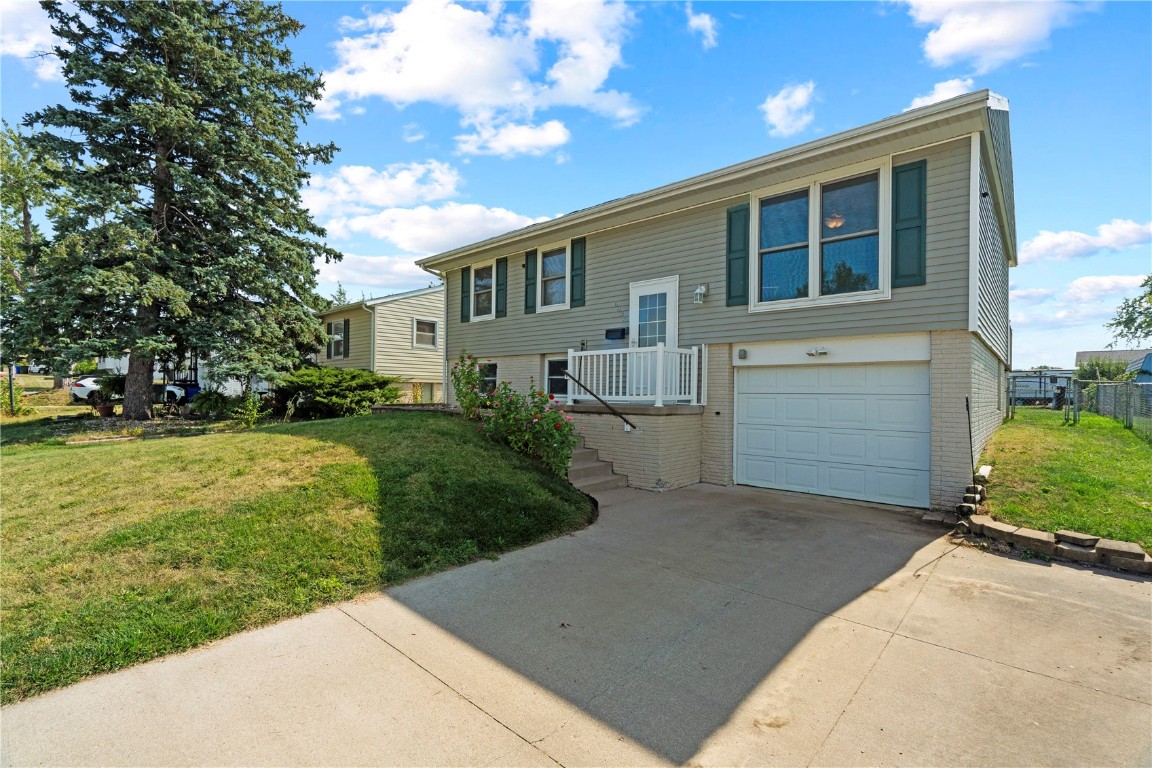 6033 Sharon Lane NW Cedar Rapids IA 52405