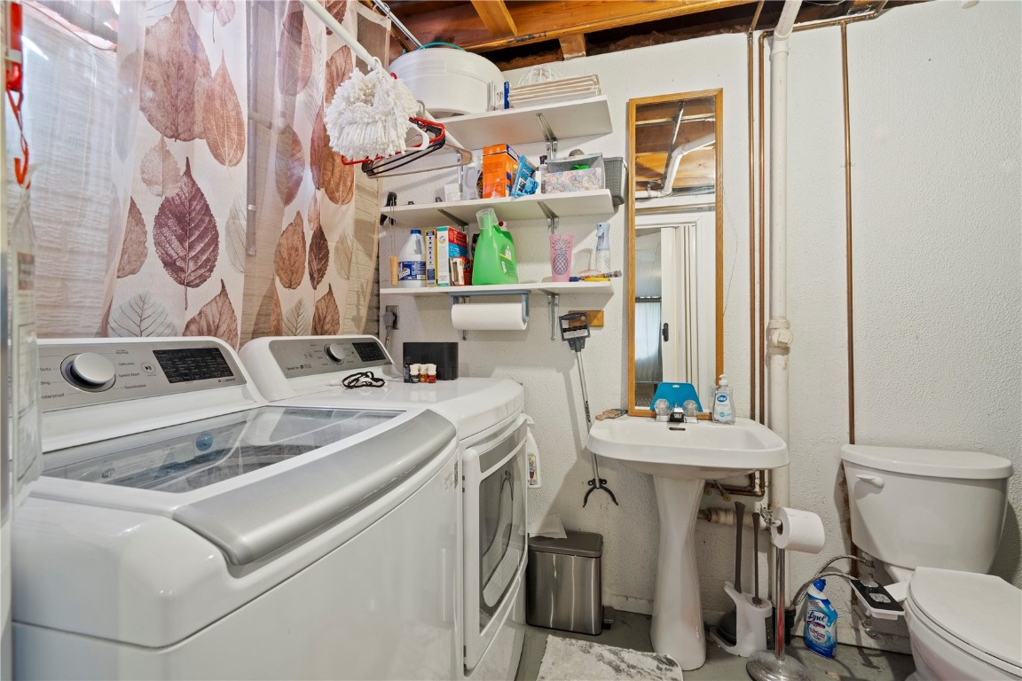 6033 Sharon Lane NW Cedar Rapids IA 52405