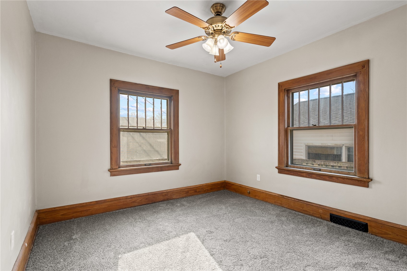 419 21st Street NE Cedar Rapids IA 52402