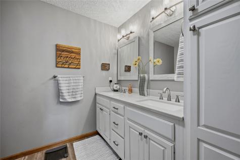 4000 Mehaffey Lane NE Solon IA 52333