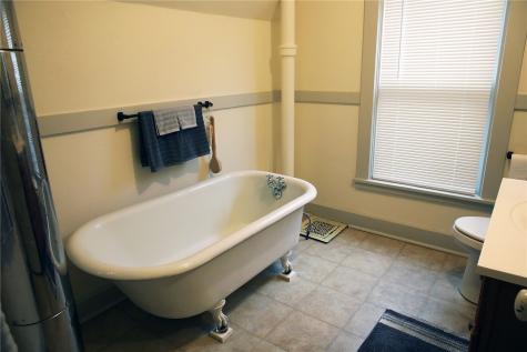 207 N Davis Street Anamosa IA 52205