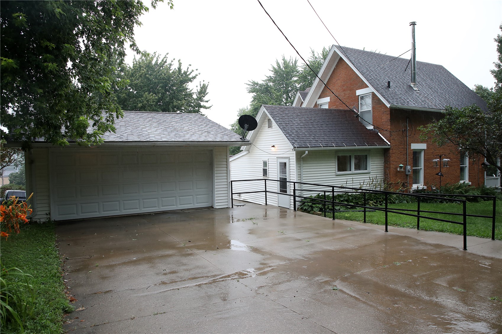 207 N Davis Street Anamosa IA 52205