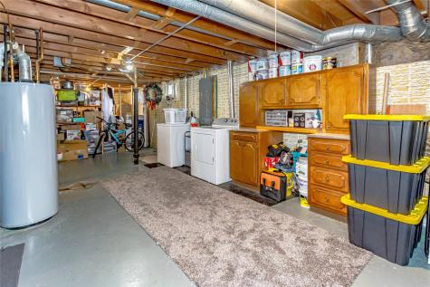 146 Eastview Drive NW Cedar Rapids IA 52405