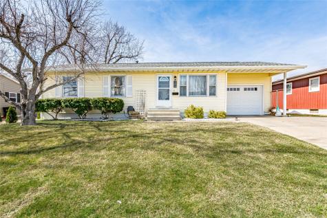 146 Eastview Drive NW Cedar Rapids IA 52405