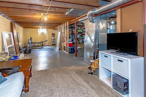 146 Eastview Drive NW Cedar Rapids IA 52405